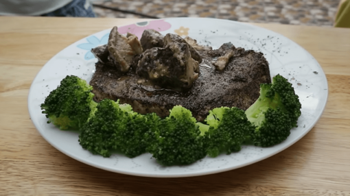 Steak Daging Saus Jamur